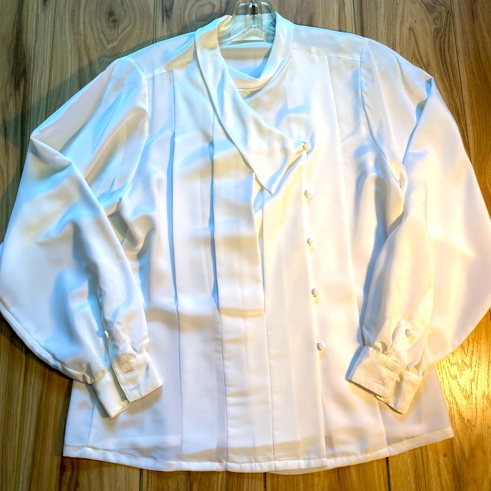 JEAN De PIERRE- White A-Symmetrical Button Blouse
